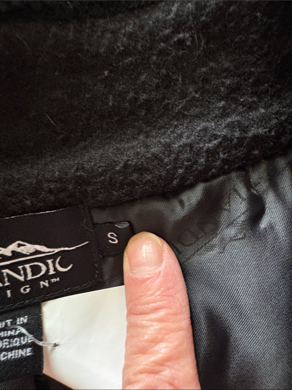 Icelandic Design wool cardigan - Picture 9 of 15